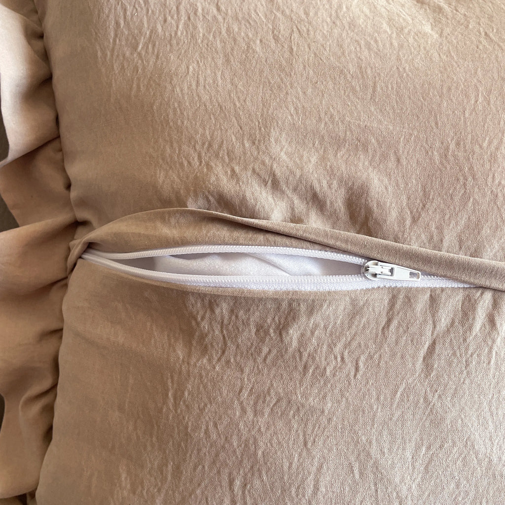 Coussin froufrou peau de pêche