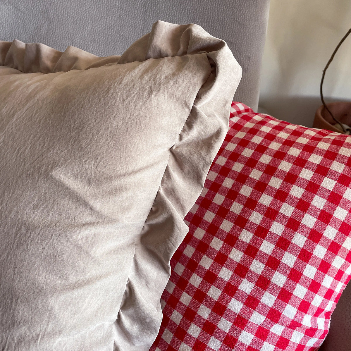 Coussin froufrou peau de pêche