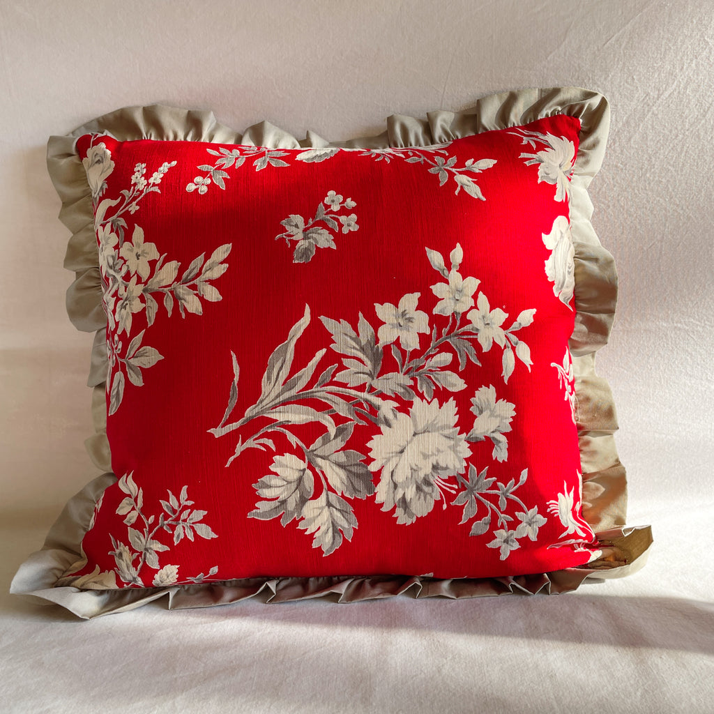 Frilled cushion cover - The Lover