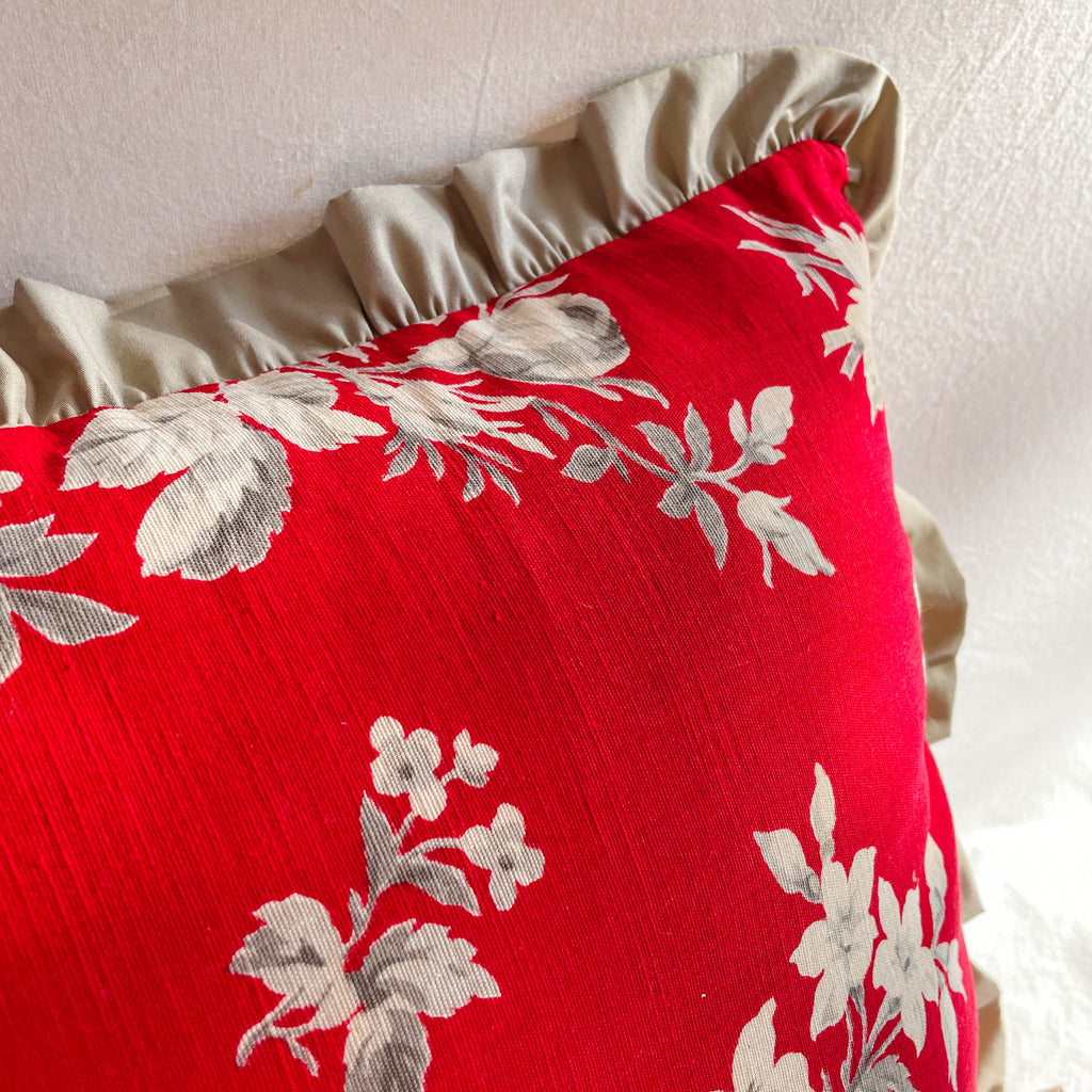 Frilled cushion cover - The Lover