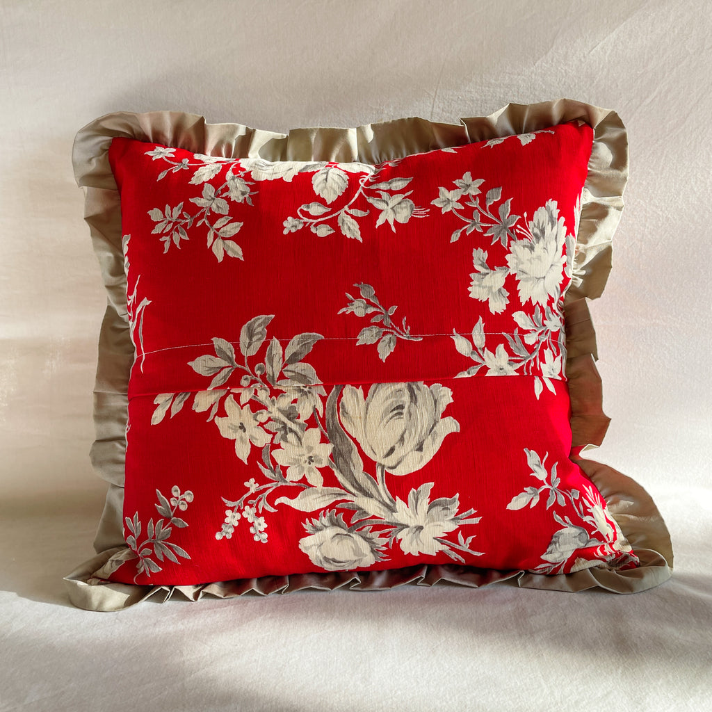 Frilled cushion cover - The Lover