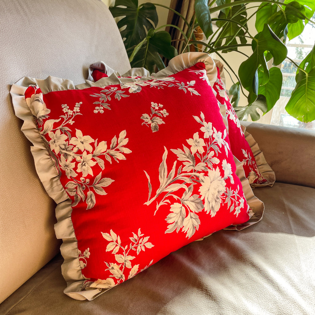 Frilled cushion cover - The Lover