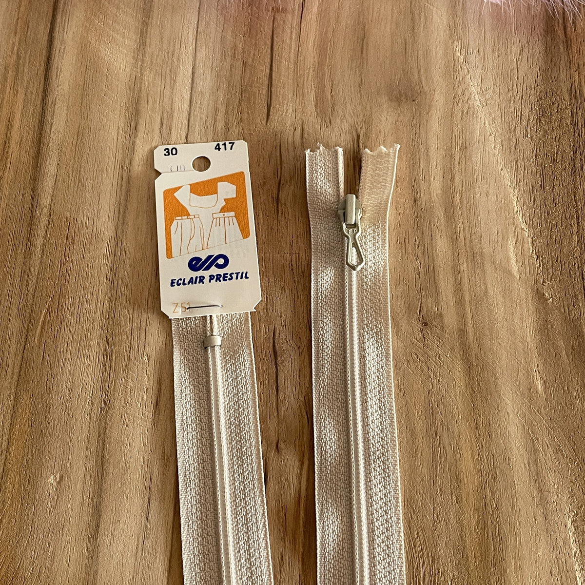 Fermeture éclair 30 cm - pointe pantalon/jupe - Z51 PRESTIL