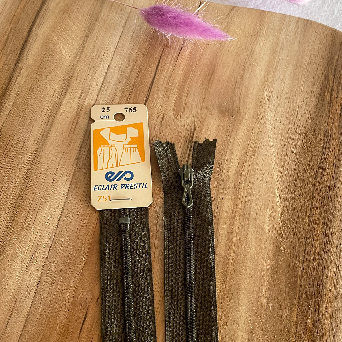 Fermeture éclair 25 cm - pointe pantalon/jupe - Z51 PRESTIL