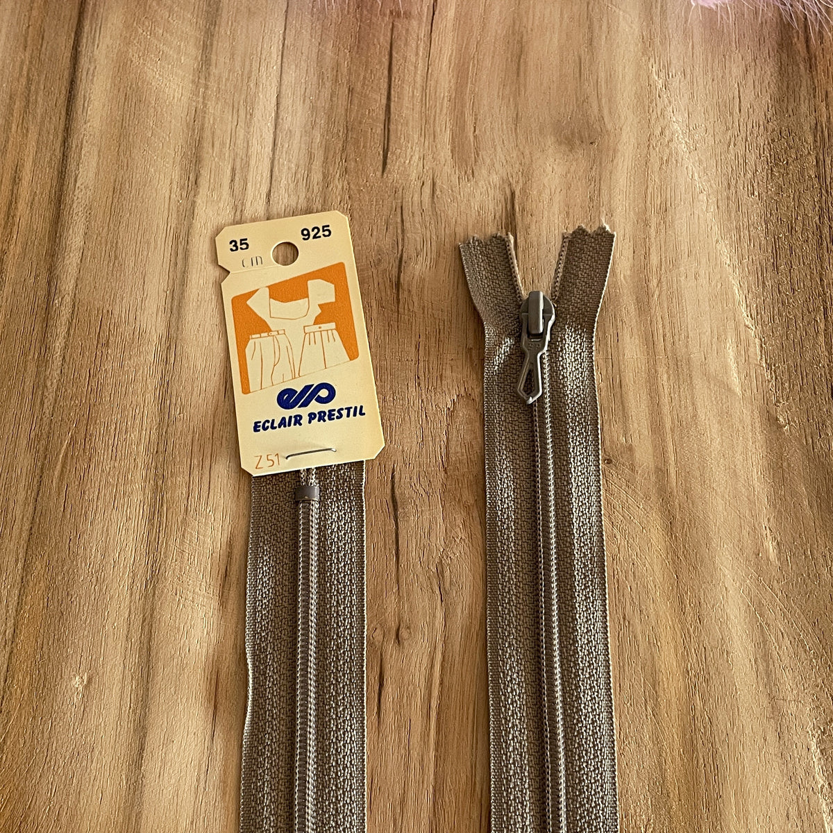 Fermeture éclair 35 cm - pointe pantalon/jupe - Z51 PRESTIL